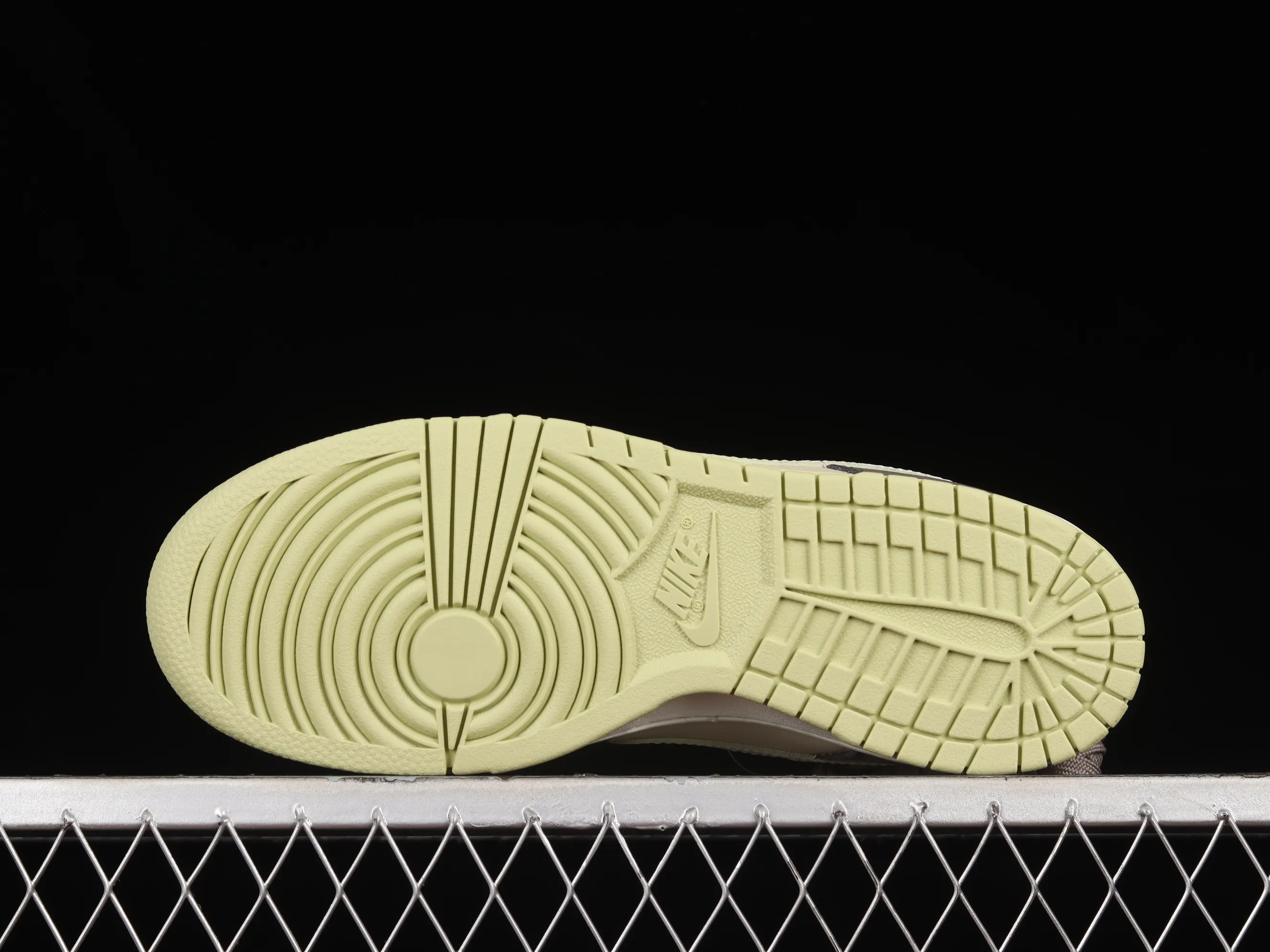 All Categories Nk SB Dunk Series Nk SB Dunk Low Low-top Sneakers N Version Nk SB Dunk Low "Khaki" Khaki Gray SB Smashed Backboard Fashion Casual Sneakers FB4960-210